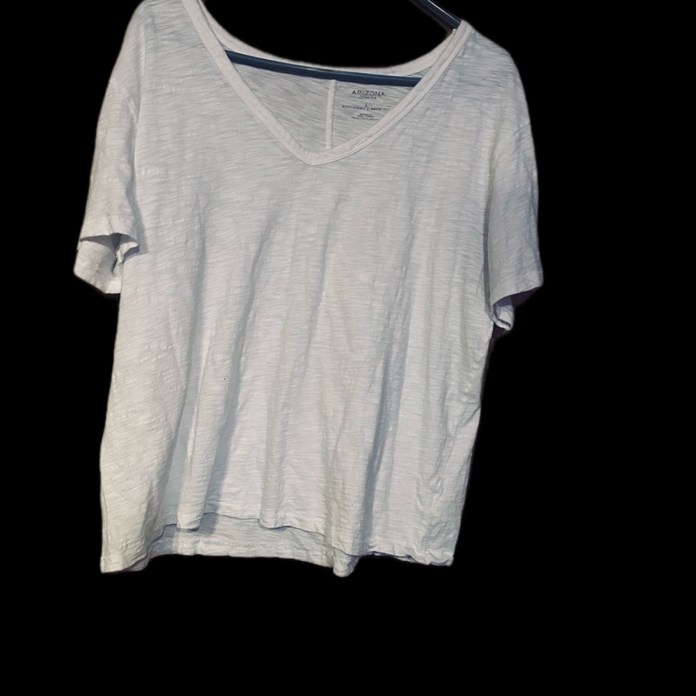 Arizona Jean Company White Short Sleeve V-Neck Tee